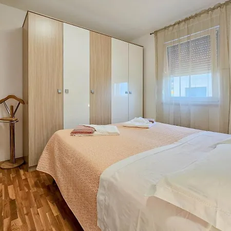 Ezia Novigrad Istria