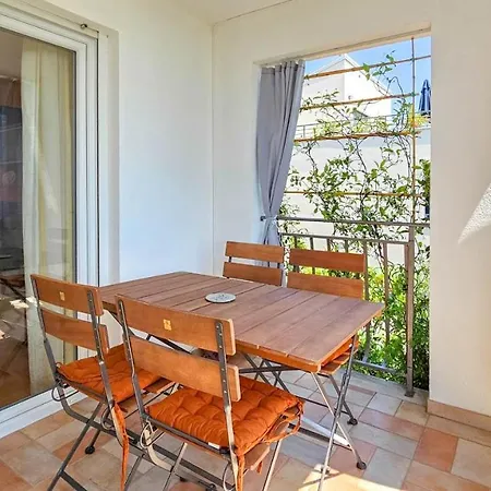 Ezia Apartment