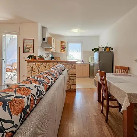 Ezia Apartment
